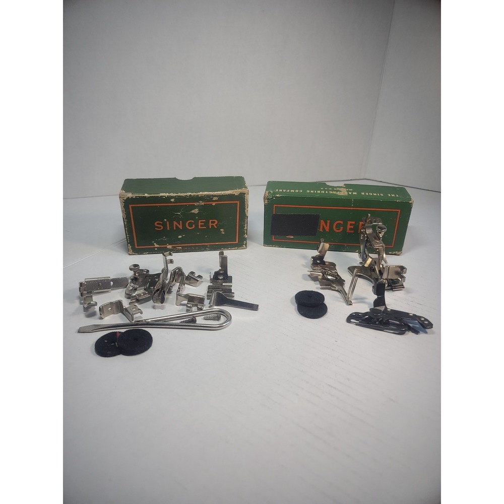 Vintage Singer 221 Featherweight Sewing Machine Attachments 160809 121897 USA
